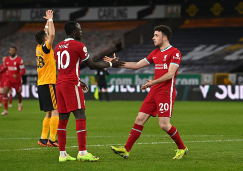 Diogo Jota (bìa phải) sẽ lại ghi bàn vào lưới đội bóng cũ Wolves để mang về chiến thắng cho Liverpool