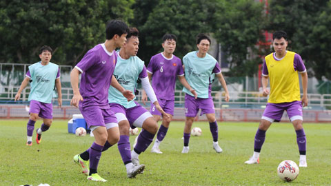 ĐT Việt Nam chia đôi đội hình thi đấu đối kháng