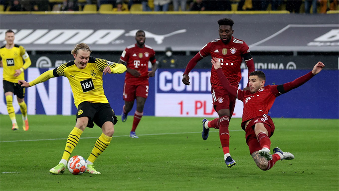 Brandt mở tỷ số cho Dortmund từ rất sớm