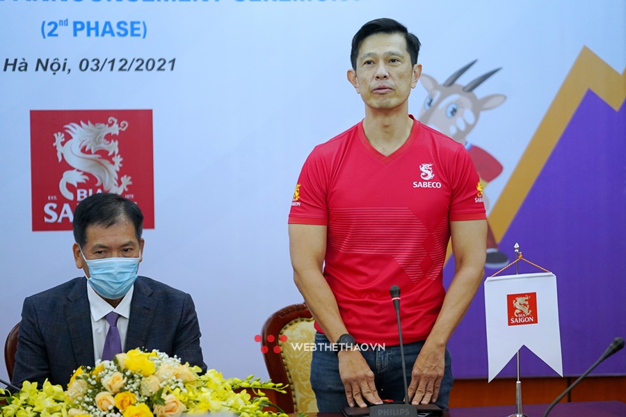 Ông Bennett Neo - Tổng Giám đốc SABECO (phải) chia sẻ tại lễ ký kết và công bố nhà tài trợ SEA Games 31 ngày 3/12/2021 tại Hà Nội