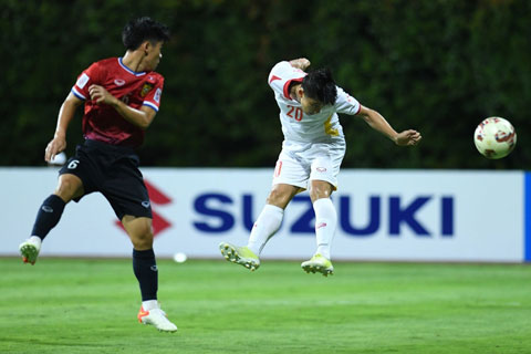 Tình huống Văn Đức bật cao đánh đầu ấn định chiến thắng 2-0 cho ĐT Việt Nam