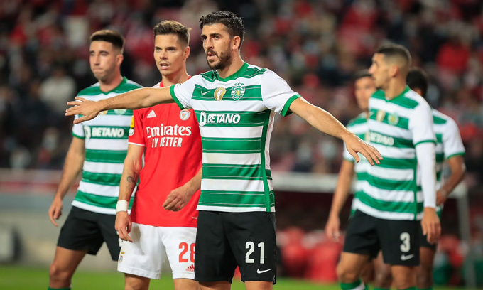 Sporting đi tiếp vào vòng 16 đôi