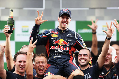 Sebastian Vettel ăn mừng chức vô địch 2012