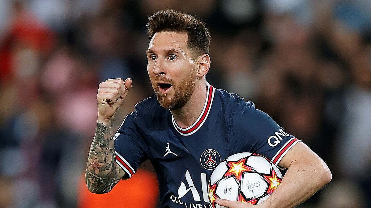 Messi hứa sẽ đem chức vô địch Champions League quay về Camp Nou nhưng giờ đây anh đang khoác áo PSG