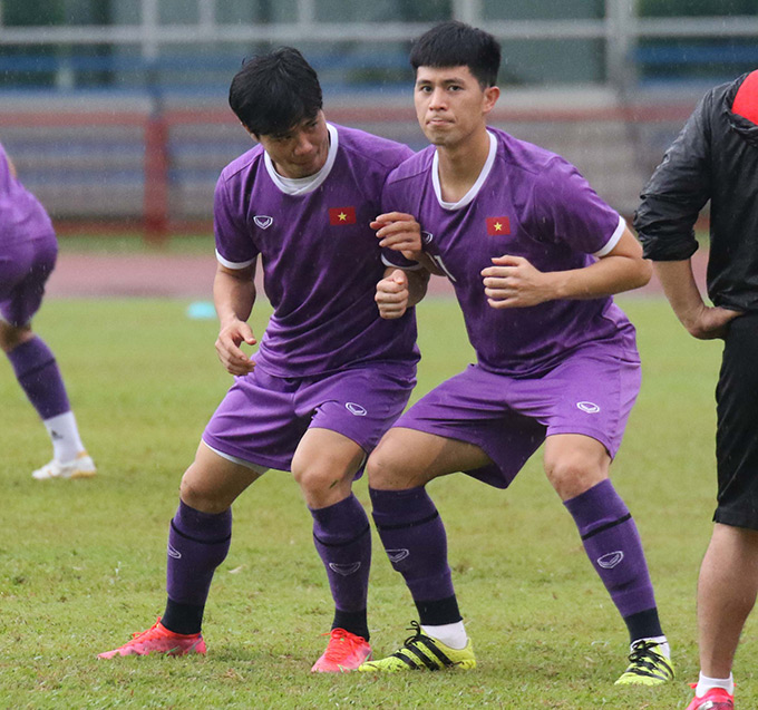 Trong điều kiện thời tiết không thuận lợi ở Singapore, HLV Park Hang Seo vẫn yêu cầu đội tuyển Việt Nam tập luyện bình thường. Ông muốn các học trò có sự thích nghi tốt nhất với mọi diễn biến có thể xuất hiện trên sân, khi Việt Nam gặp Malaysia. 