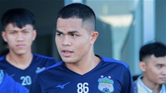 Tiền vệ U21 HAGL thoát án treo giò sau hành động như vái lạy trọng tài