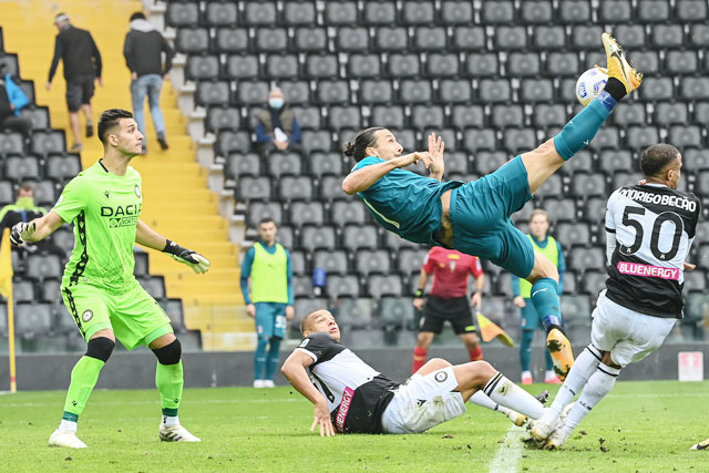 Ibrahimovic sẽ lại ngả người móc bóng tung lưới Udinese để giúp Milan giành chiến thắng?