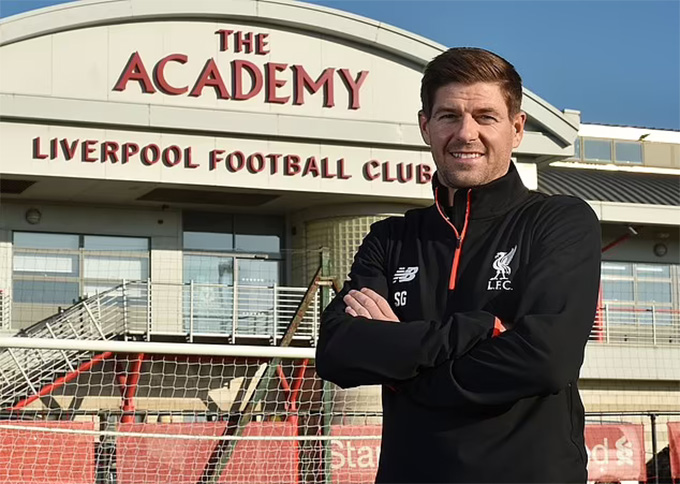 Gerrard đi những bước tiến chậm ở đầu sự nghiệp huấn luyện