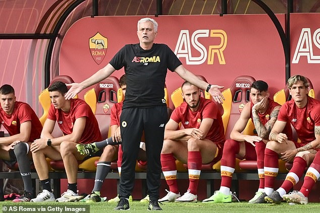 Khi bài ca Đổ Lỗi cất lên, ấy là lúc Mourinho chuẩn bị bị sa thải
