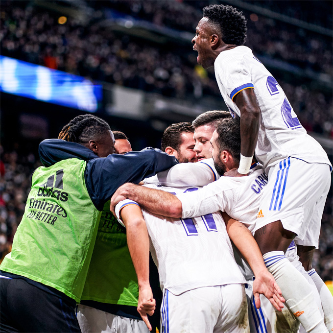 Real Madrid thắng dễ ở derby để tiến gần chức vô địch lượt đi
