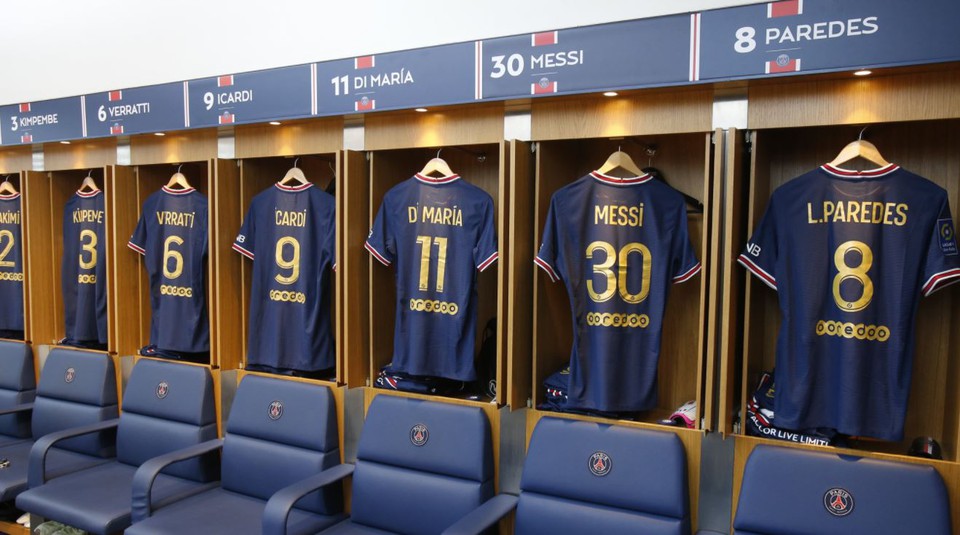 Áo đặc biệt PSG dành cho Messi để mừng Quả Bóng Vàng lần thứ 7