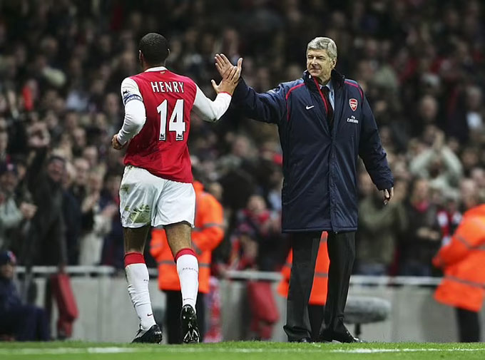 Arsenal từng dùng băng đội trưởng nhằm giữ chân Henry song bất thành