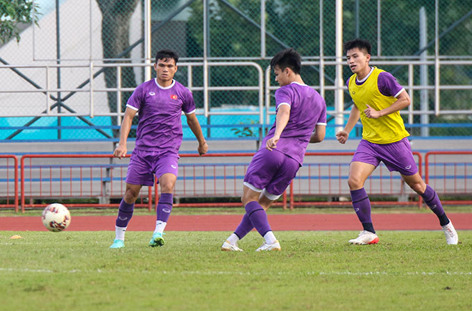 Ông Park Hang Seo yêu cầu các học trò chơi bóng đơn giản, hiệu quả trước Campuchia - Ảnh: VFF 