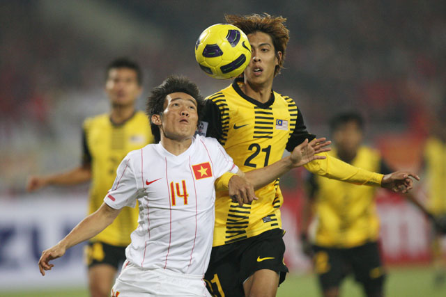 Quang Hải và đồng đội để thua Malaysia tại bán kết AFF Cup 2010 - Ảnh: ĐỨC CƯỜNG