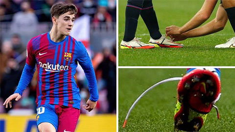 Tại sao sao trẻ Barcelona chơi bóng mà không buộc dây giày?