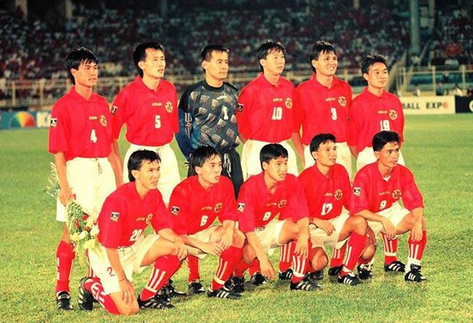 Đội hình Việt Nam thắng Thái Lan với tỷ số 3-0 ở AFF Cup 1998 - Ảnh: Quang Minh 