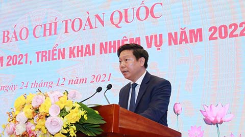 Phó ban Tuyên giáo Trung ương Trần Thanh Lâm trình bày báo cáo tại Hội nghị - Ảnh: TTXVN