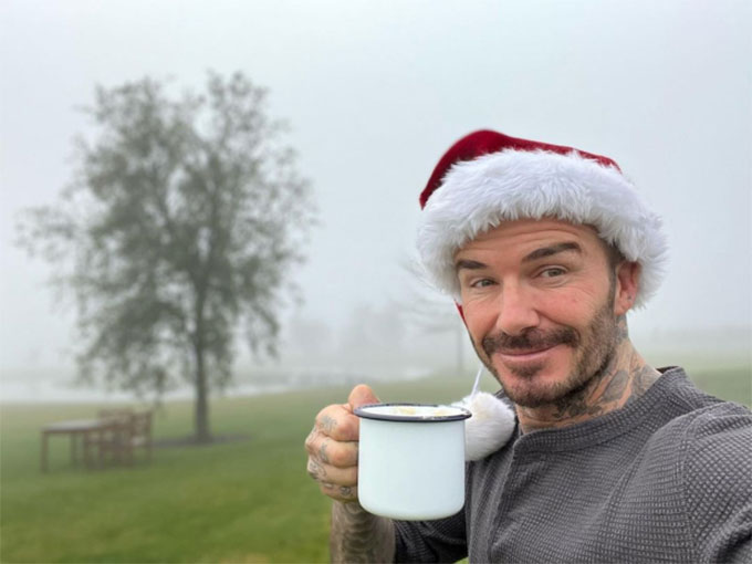 David Beckham thưởng thức ly cafe trong thời tiết giá lạnh
