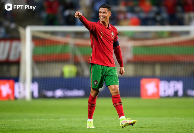 Ronaldo hiện đang là cái ứng cử viên vượt trội cho danh hiệu cầu thủ nam hay nhất năm (Nguồn ảnh: UEFA)