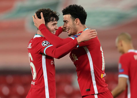 Elliott (trái) và Jones là hai gương mặt mới đầy hứa hẹn của Liverpool và bóng đá Anh