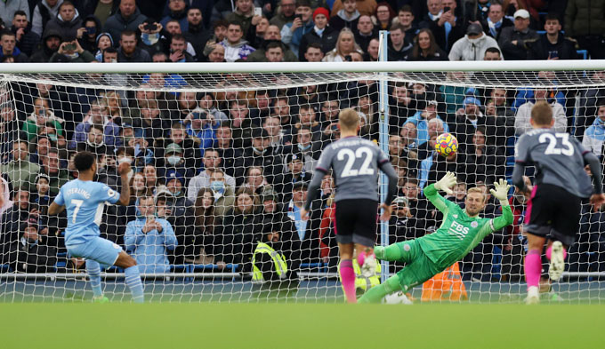 Sterling nâng tỷ số lên 4-0 trận Man City vs Leicester