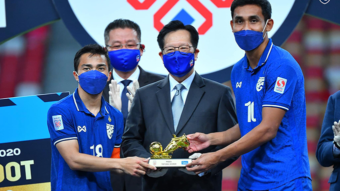 Hai cầu thủ Thái Lan nhận giải đồng vua phá lưới trong khi cầu thủ của Malaysia và Philippines đã về nước 