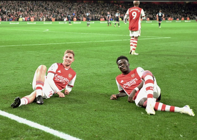 Arsenal đang dần tiến bộ nhờ sự phát triển của các cầu thủ trẻ như Smith Rowe và Saka