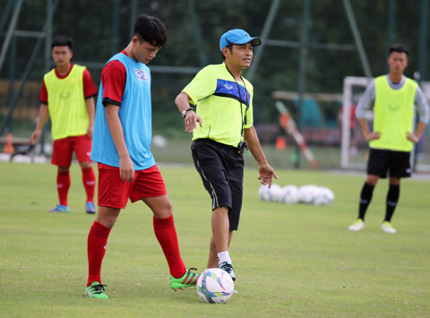 HLV Đinh Thế Nam (phải) sẽ dẫn dắt U23 Việt Nam thi đấu tại giải U23 Đông Nam Á 2022