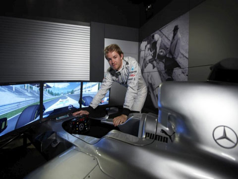 Nico Rosberg chuẩn bị tham gia vào một buổi đua thử nhờ công nghệ thực tế ảo
