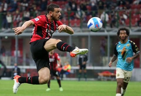 Từng đeo băng thủ quân của Roma, nay Alessandro Florenzi sẽ cùng Milan chống lại đội bóng cũ