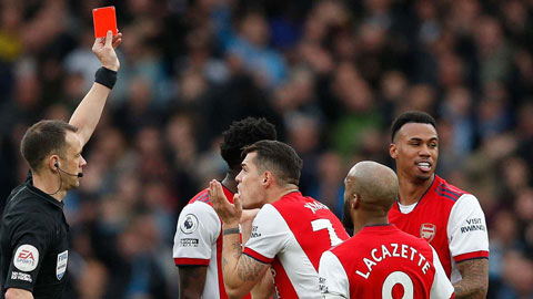 Arsenal bị phạt 20.000 bảng vì chiếc thẻ đỏ của Gabriel