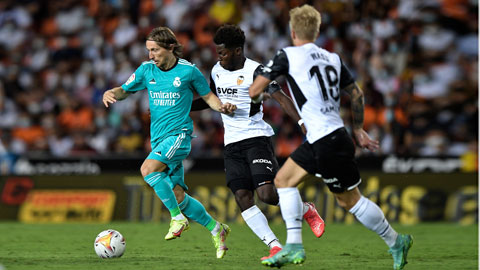 3 lần gần nhất tiếp đón Valencia, Real (trái) đều giành chiến thắng cách biệt và không để thủng lưới