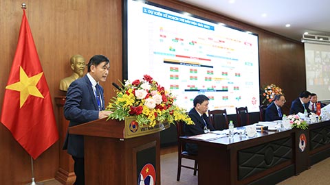 Uỷ viên thường trực BCH VFF kiêm Chủ tịch VPF Trần Anh Tú báo cáo kế hoạch tổ chức các giải bóng đá chuyên nghiệp Việt Nam 2022