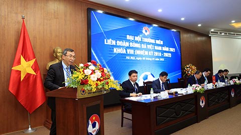 Phó Chủ tịch thường trực VFF Trần Quốc Tuấn báo cáo công tác chuyên môn các ĐTQG năm 2021