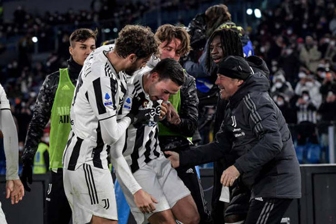 De Sciglio ghi bàn thắng quyết định cho Juventus