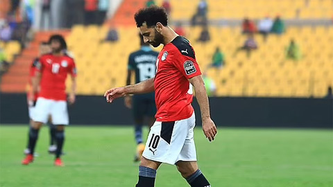 Salah bị &#39;ném đá&#39; tơi tả khi tàng hình ở trận thua của Ai Cập