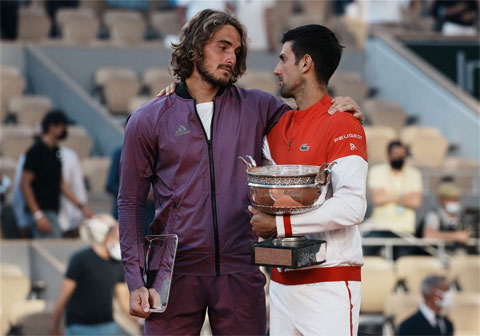Stefanos Tsitsipas từng thua Djokovic ở chung kết Roland Garros 2021