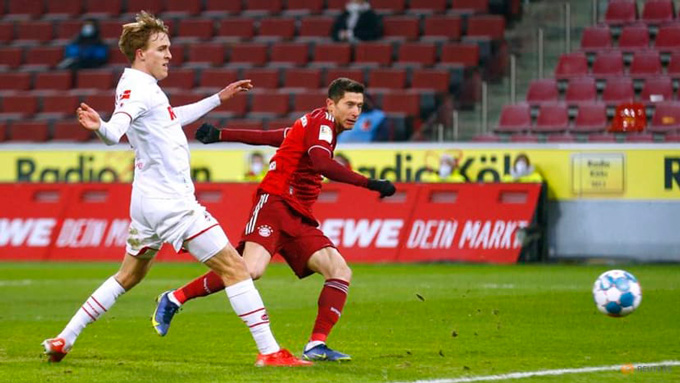 Lewandowski lập hat-trick ở trận Cologne vs Bayern