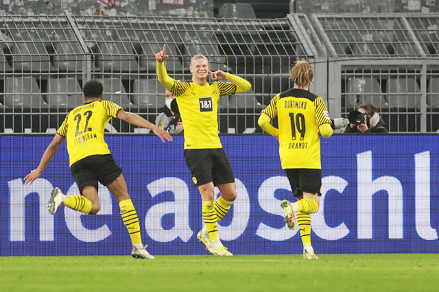 Các cầu thủ Dortmund vui mừng với chiến thắng rực rỡ trước hiện tượng Freiburg ở trận đấu mới nhất
