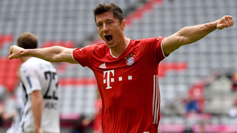 Tiền đạo Robert Lewandowski liên tục xô đổ các kỷ lục trong màu áo Bayern
