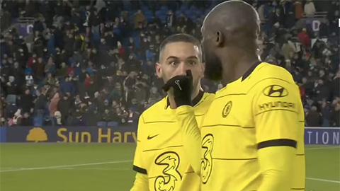 Lukaku cãi nhau với Ziyech ở trận hòa của Chelsea
