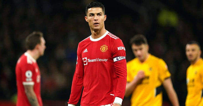 Ronaldo chịu ở lại sân sau trận thua Wolves nhưng vẫn đầy khó chịu
