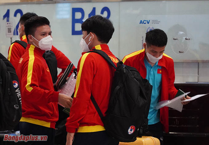 Vào lúc 16h00 chiều 21/1, đội tuyển Việt Nam đã có mặt ở sân bay Nội Bài, khởi đầu cho hành trình 13 tiếng đồng hồ di chuyển từ Hà Nội, quá cảnh ở TP.HCM trước khi sang Melboure (Australia) 