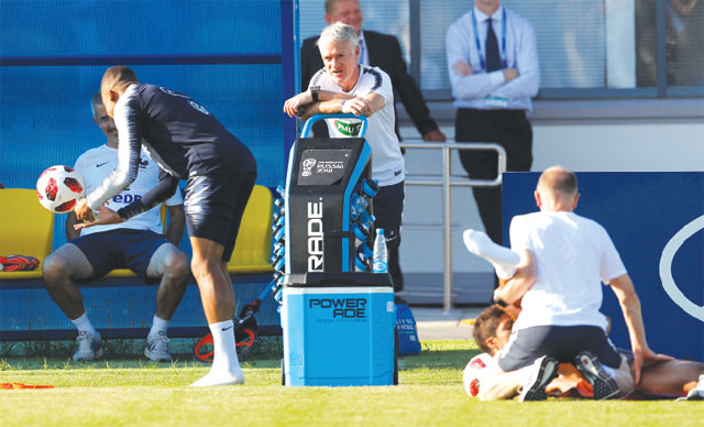 Những scandal của  Ferland Mendy,  ĐT Pháp, PSG...  đang dần được hé lộ cho giới truyền thông