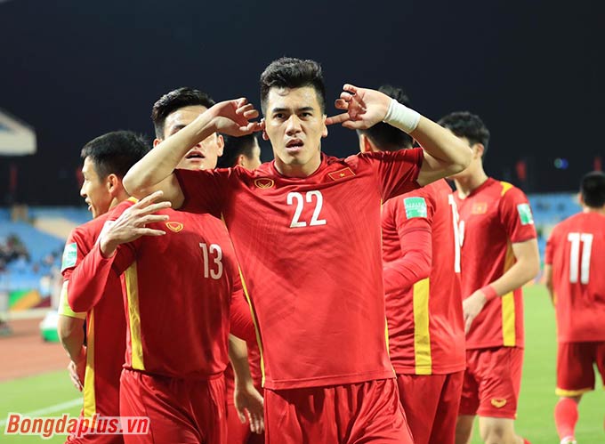 Việt Nam chỉ mất 7 phút để ghi 2 bàn vào lưới Trung Quốc trong hiệp 1 - Ảnh: Đức Cường