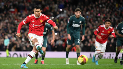 MU vs Middlesbrough: Ronaldo đá trượt penalty, cộng đồng mạng hả hê