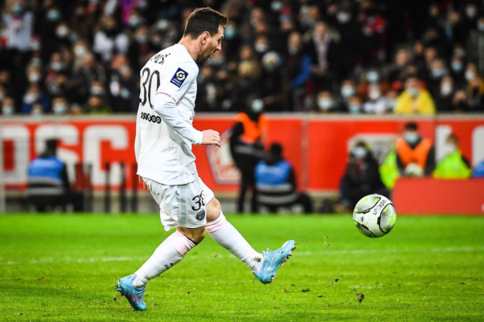 Messi có pha sục bóng kỹ thuật ở trận Lille vs PSG để nâng tỷ số lên 3-1