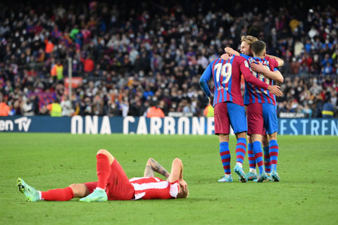 Chiến thắng ấn tượng 4-2 giúp Barca vượt qua chính Atletico để lọt vào Top 4 trên BXH La Liga