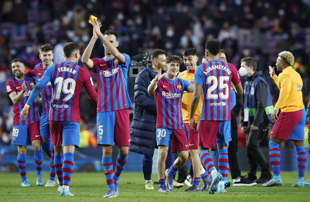 Barca ăn mừng chiến thắng đậm 4-2 trước Atletico