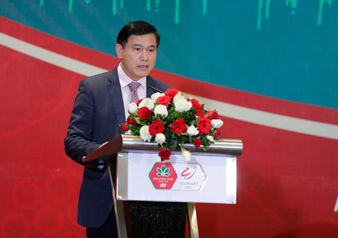Ông Trần Anh Tú – Chủ tịch HĐQT Công ty Cổ phần Bóng đá chuyên nghiệp Việt Nam (VPF) vui mừng với sự hợp tác của Công ty Cổ phần Sâm Ngọc Linh Kon Tum